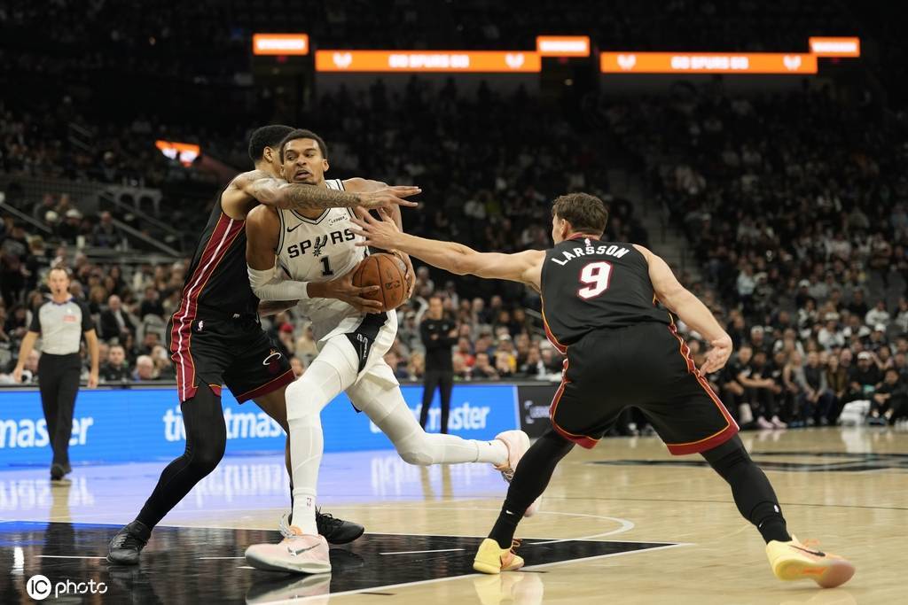 文班亚马27+18 马刺擒热火开局5连胜创队史纪录